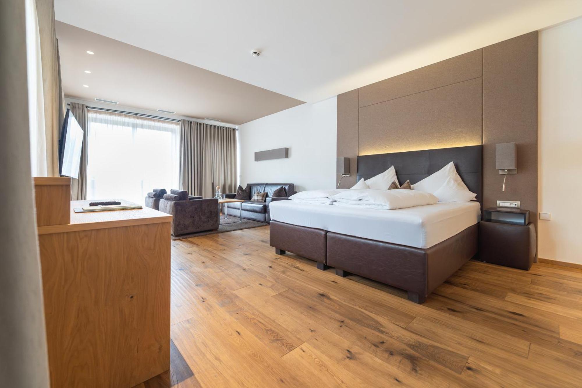 Hotel Schlosswirt Шена Екстериор снимка